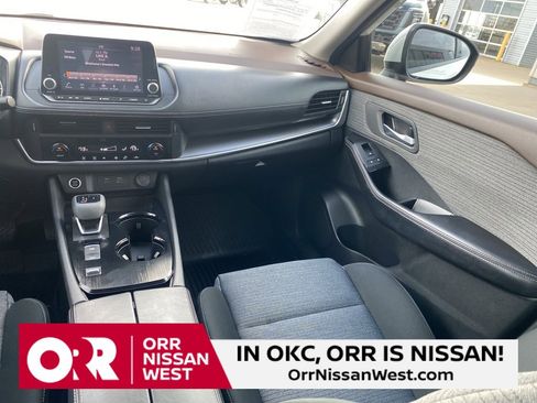 Used 2023 Nissan Rogue SV image 19