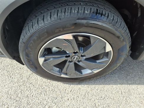 Used 2025 Nissan Rogue SV image 6