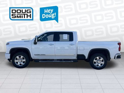 Used 2024 Chevrolet Silverado 3500 High Country w/ High Country Premium Package AWD/4WD image 3