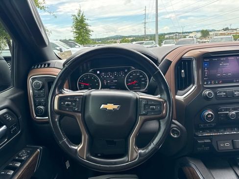 Used 2020 Chevrolet Silverado 1500 High Country w/ Technology Package AWD/4WD image 18