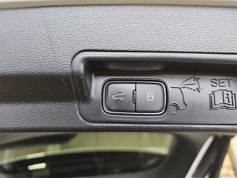 Used 2021 Ford Explorer XLT w/ Equipment Group 202A image 13