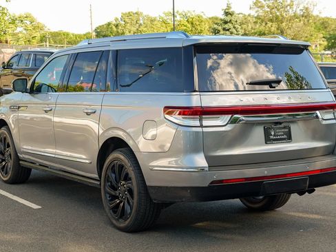 Used 2023 Lincoln Navigator L Reserve AWD/4WD image 5