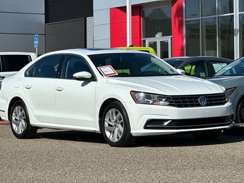 Used 2018 Volkswagen Passat 2.0T SE image 2