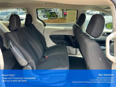 Used 2021 Chrysler Voyager L FWD image 17