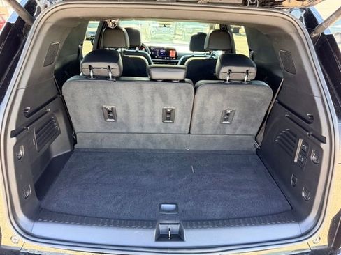 Used 2025 Chevrolet Traverse High Country AWD/4WD image 32