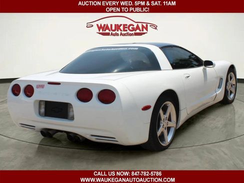 Used 1997 Chevrolet Corvette Coupe w/ Memory Pkg RWD image 5