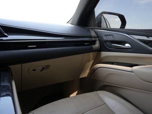Used 2021 Cadillac Escalade Premium Luxury RWD image 9