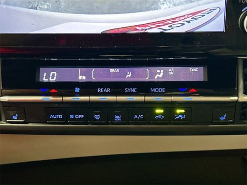 Used 2021 Toyota Sienna XLE image 13