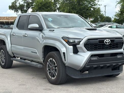 Used 2025 Toyota Tacoma TRD Sport AWD/4WD image 3