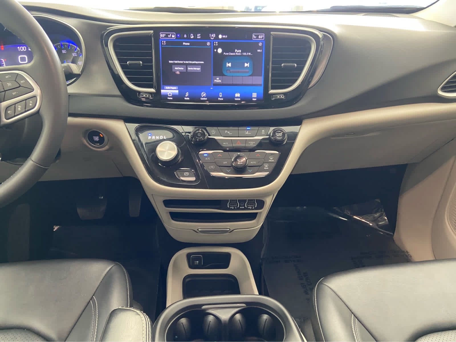 Used 2024 Chrysler Pacifica Touring-L FWD image 22
