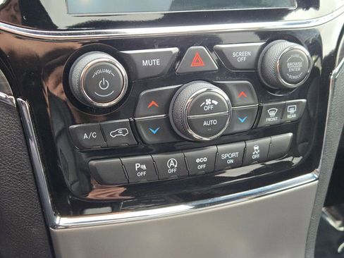 Used 2020 Jeep Grand Cherokee Limited image 28