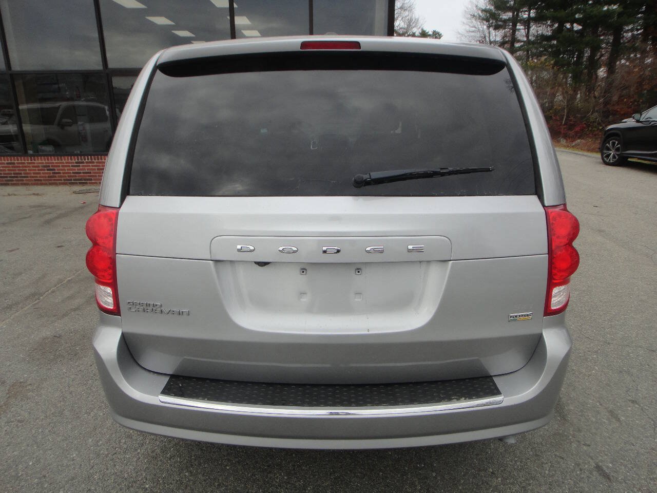 Used 2018 Dodge Grand Caravan SXT FWD image 5