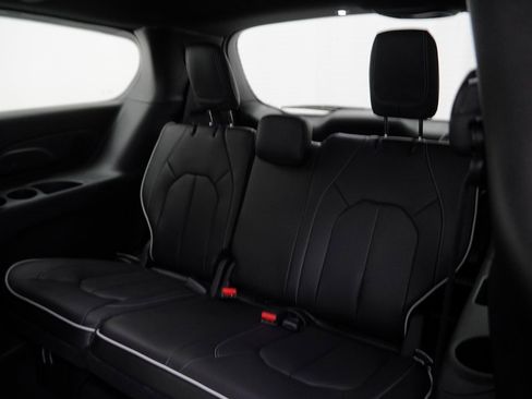 New 2026 Chrysler Pacifica Limited w/ S Appearance Package image 18