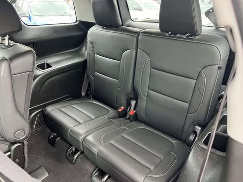 Used 2023 GMC Acadia SLT AWD/4WD image 12