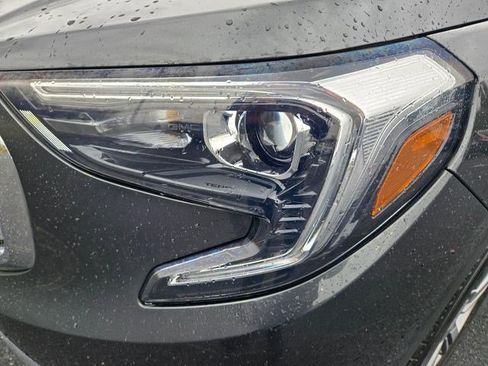 Used 2021 GMC Terrain SLT image 2