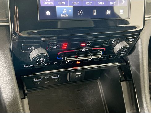 Used 2023 Jeep Grand Cherokee Altitude AWD/4WD image 15