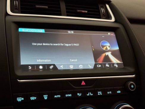 Used 2020 Jaguar E-PACE SE image 34