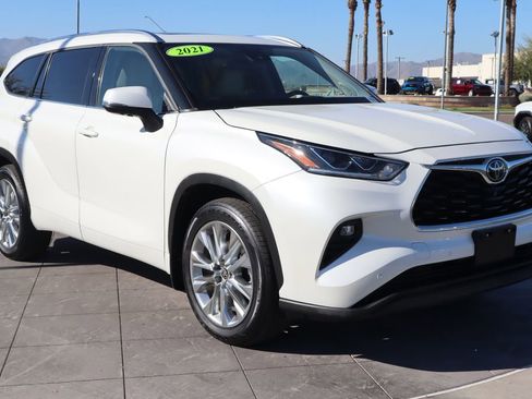 Used 2021 Toyota Highlander Limited image 3