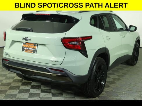 Certified 2025 Chevrolet Trax ACTIV w/ Driver Confidence Package FWD image 8
