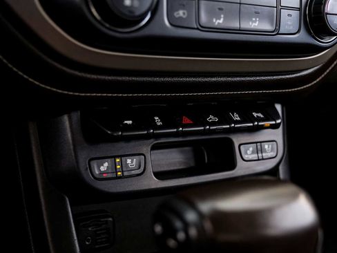 Used 2021 GMC Canyon Denali image 24