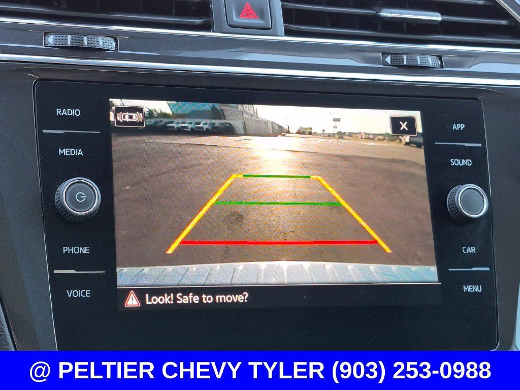 Used 2023 Volkswagen Tiguan SE w/ Panoramic Sunroof Package FWD image 24