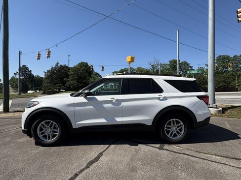 New 2026 Ford Explorer Active w/ Active Comfort Package image 2