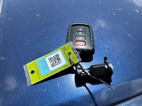 Used 2013 Toyota Avalon Limited FWD image 24