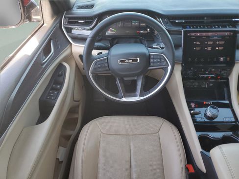 Certified 2023 Jeep Grand Cherokee 4WD 4xe w/ Luxury Tech Group II image 11