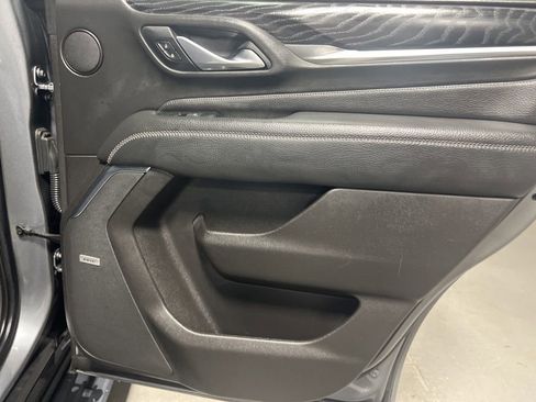 Used 2021 GMC Yukon Denali w/ Denali Premium Package image 39