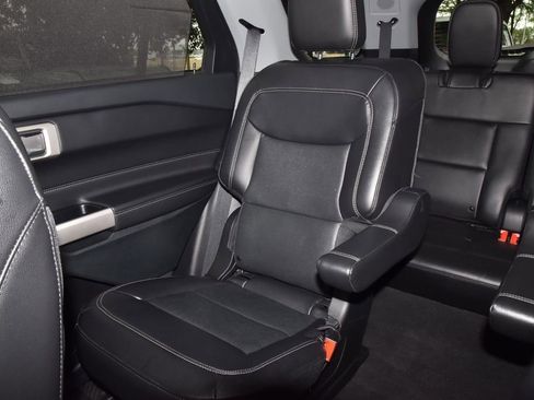 Used 2024 Ford Explorer Limited w/ Limited Technology Package AWD/4WD image 22