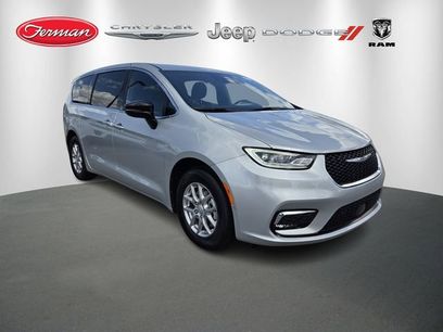 New 2026 Chrysler Pacifica Select