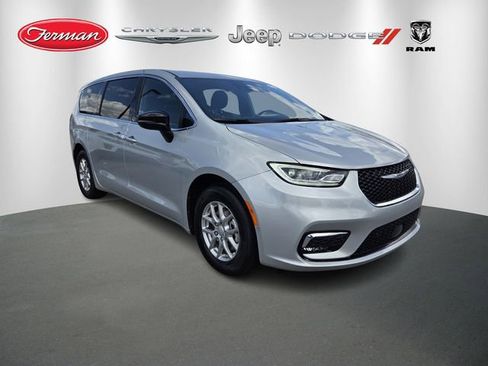 New 2026 Chrysler Pacifica Select image 1