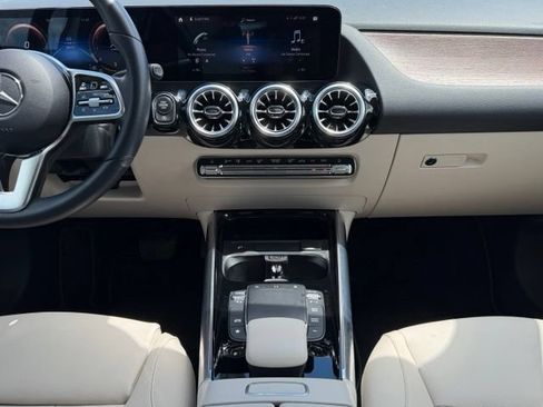 Certified 2022 Mercedes-Benz GLA 250 4MATIC image 14