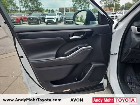 Used 2023 Toyota Highlander XSE AWD/4WD image 11