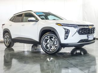 Used 2025 Chevrolet Trax LT w/ LT Convenience Package FWD video 2