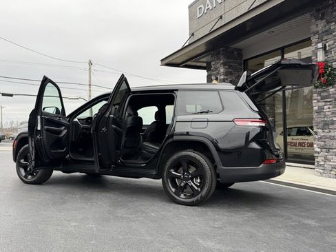 Used 2025 Jeep Grand Cherokee L Limited w/ Black Appearance Package image 16