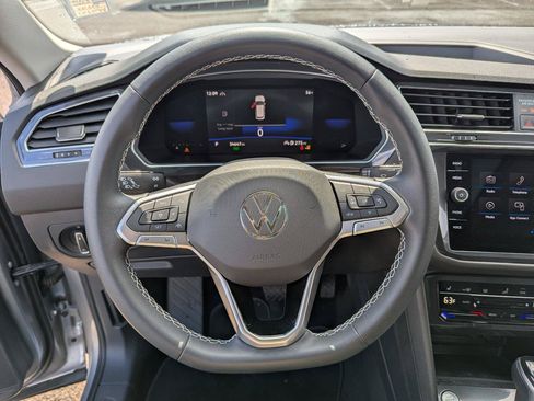 Used 2023 Volkswagen Tiguan SE w/ Panoramic Sunroof Package AWD/4WD image 13