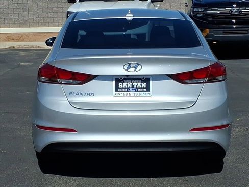 Used 2017 Hyundai Elantra SE image 5