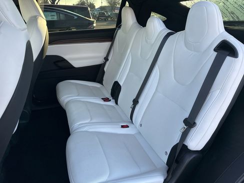 Used 2022 Tesla Model X image 8