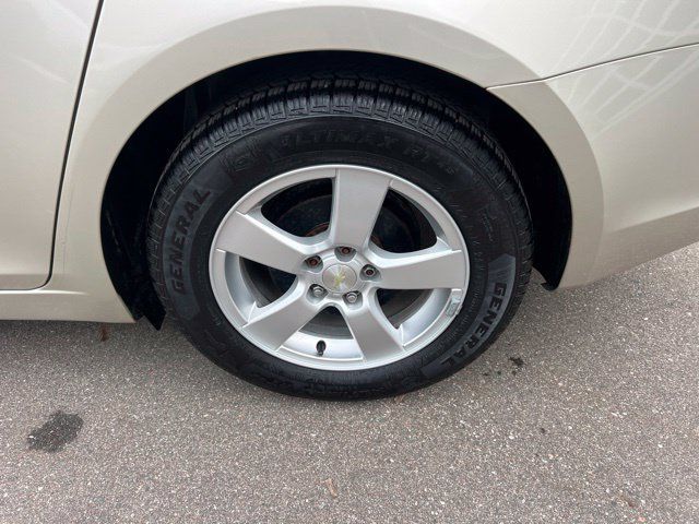Used 2016 Chevrolet Cruze LT FWD image 9