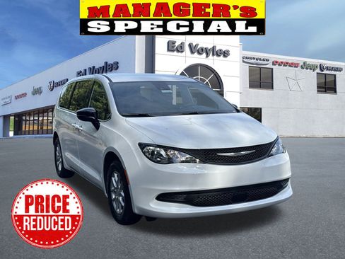 New 2025 Chrysler Voyager LX image 1