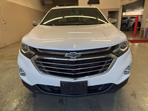 Used 2018 Chevrolet Equinox Premier image 2
