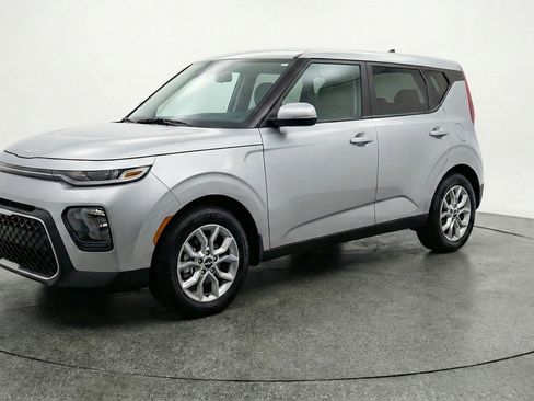 Used 2025 Kia Soul LX w/ LX Technology Package image 3