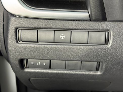 Used 2023 Nissan Rogue SV FWD image 16