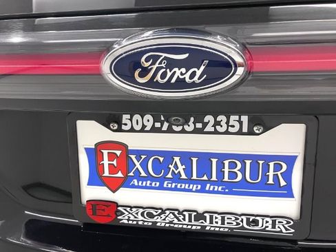 Used 2017 Ford Edge SEL image 39