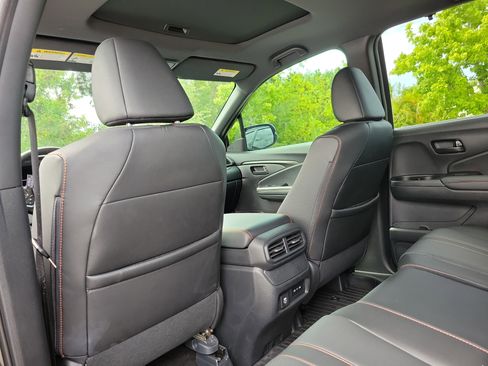 Used 2025 Honda Passport TrailSport image 16