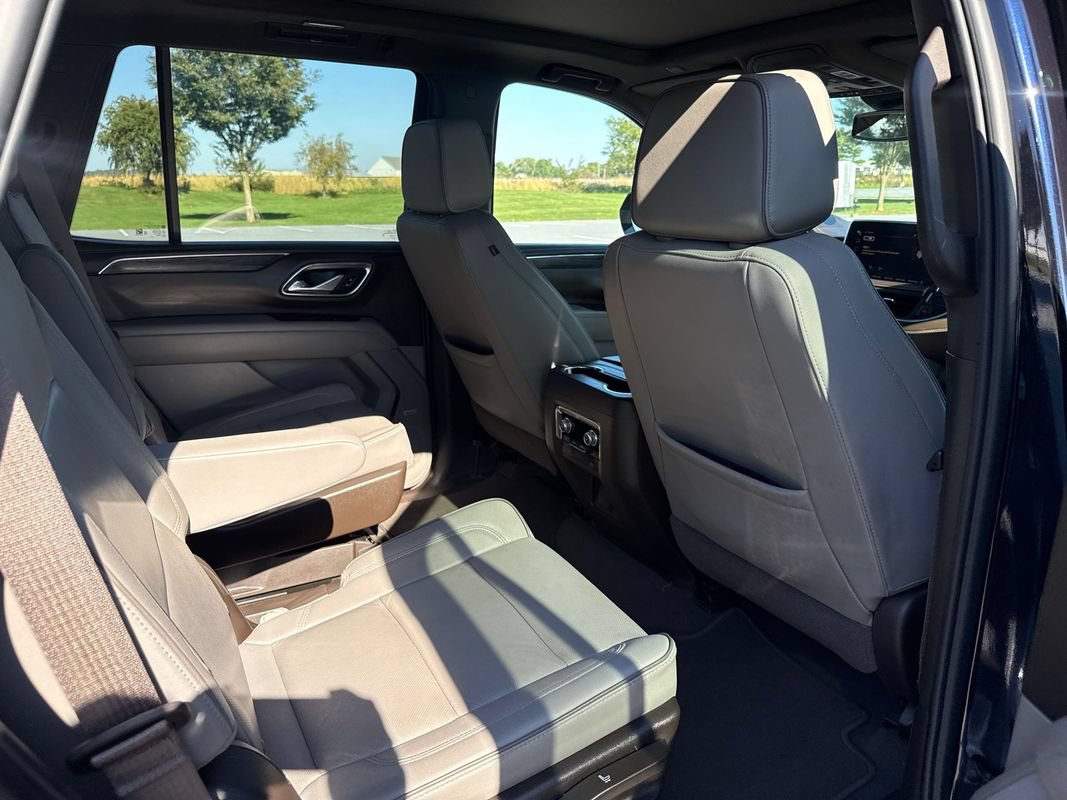 Used 2023 GMC Yukon SLT w/ SLT Premium Package AWD/4WD image 13