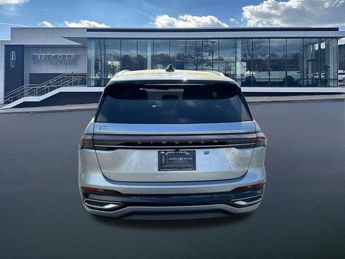 New 2026 Lincoln Nautilus Reserve image 7