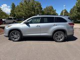 Used 2019 Toyota Highlander XLE image 2