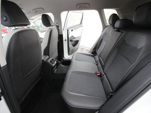 Used 2025 Volkswagen Taos SE AWD/4WD image 25